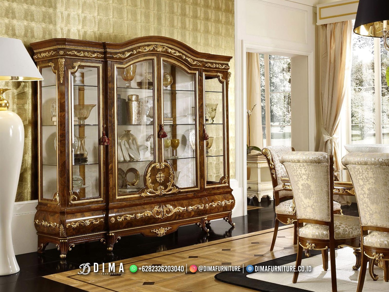 Everardo Classic Elegant Lemari Hias Jepara TTJ2981